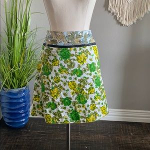 Reversible one-size-fits-most skirt
